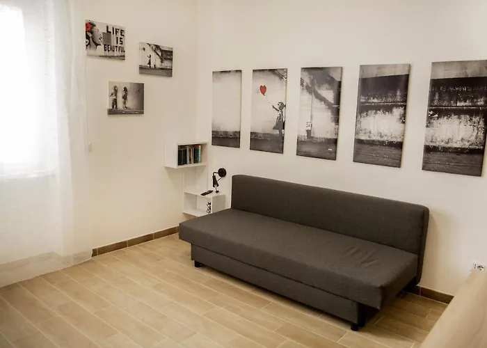 Jn Holiday Home